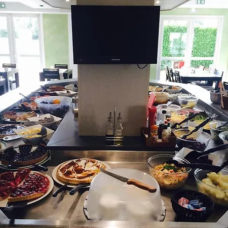 Brit La Bonne Etape Hotel 3*