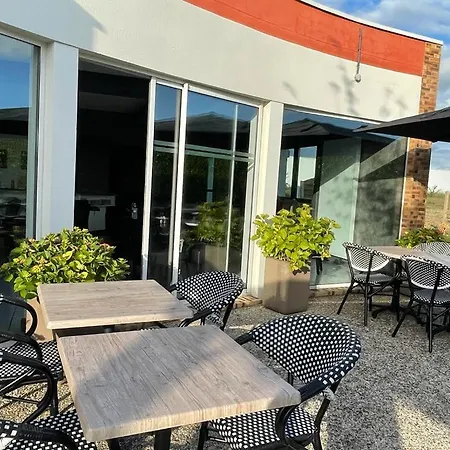 Brit La Bonne Etape Hotel