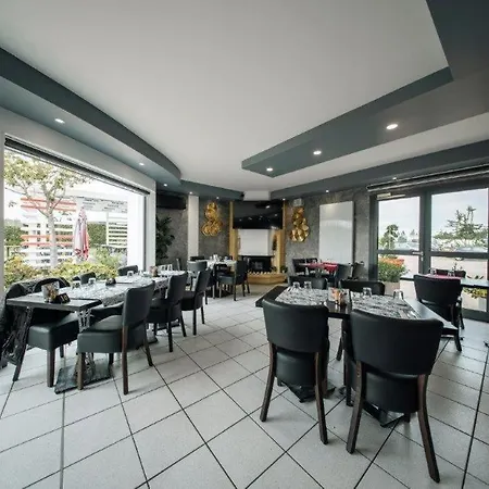 Brit La Bonne Etape Hotel