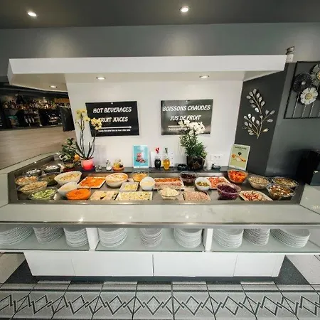 Brit La Bonne Etape Hotel 3*