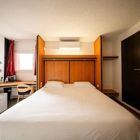 Brit La Bonne Etape Hotel 3*