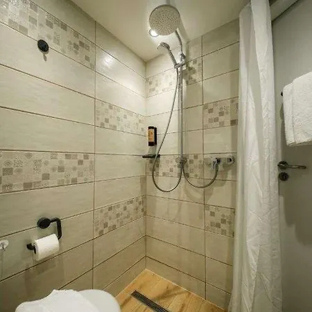 Brit La Bonne Etape Hotel 3*
