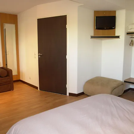 Brit La Bonne Etape Hotel 3*