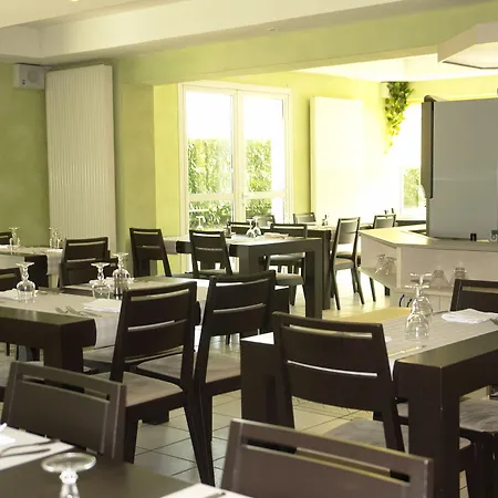 Brit La Bonne Etape 호텔 3*