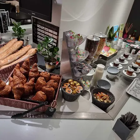 Brit La Bonne Etape Hotel 3*