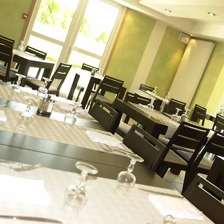 Brit La Bonne Etape Otel 3*