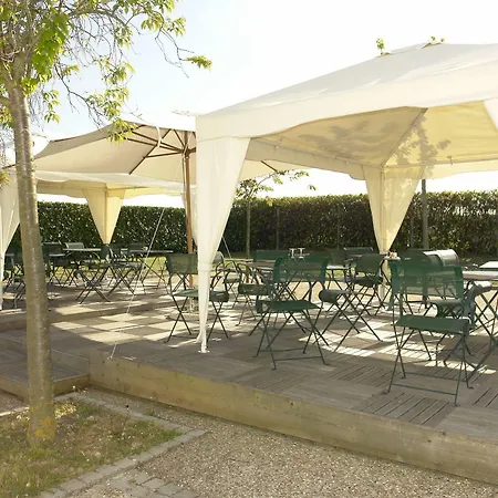 Brit La Bonne Etape Hotel